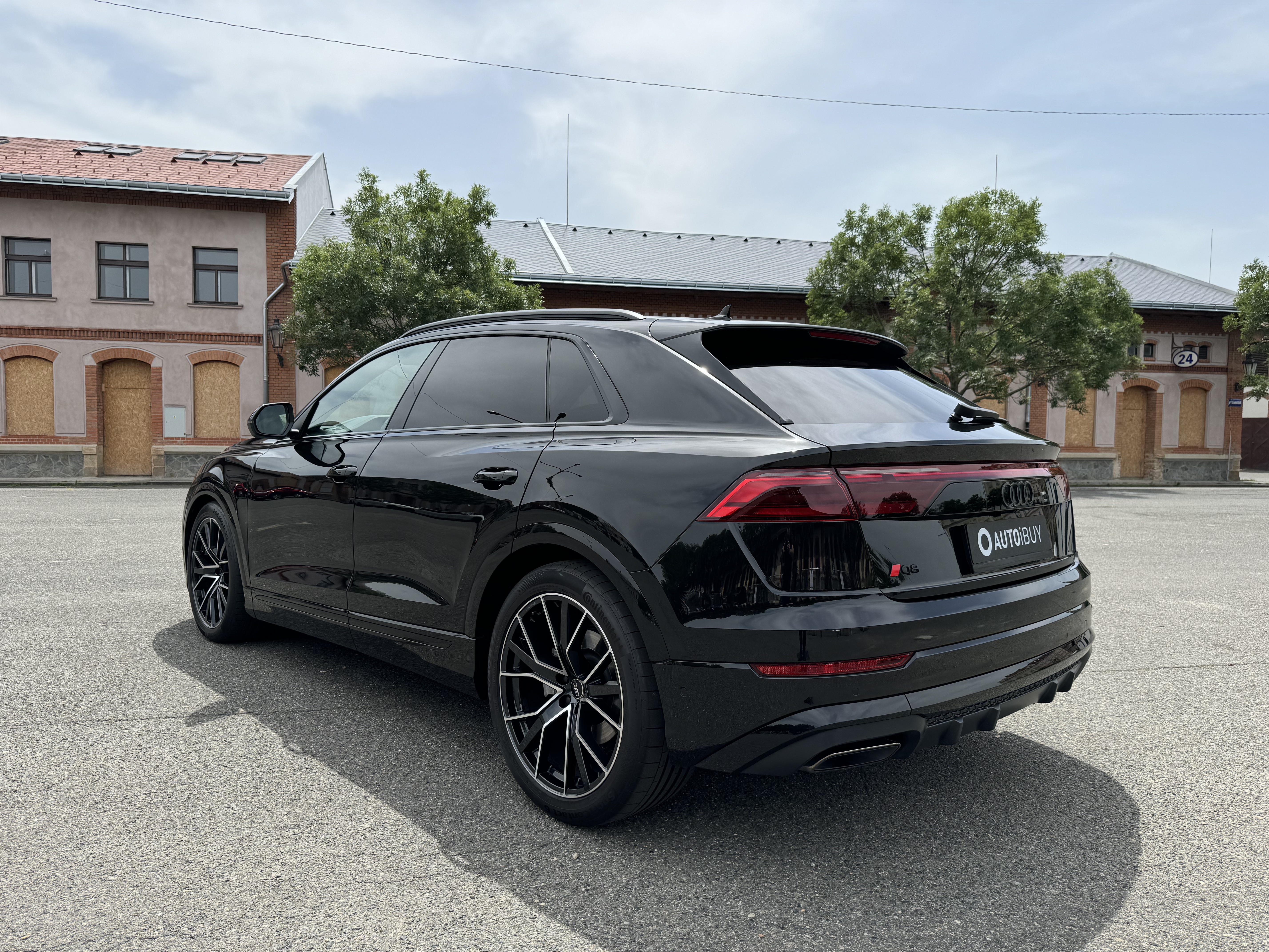 AUDI Q8 50 TDI S-LINE | FACELIFT | SKLADEM | české předváděcí auto | nafta 286 koní | sportovní S-line | sportovně luxusní SUV coupé | černá s černou alcantarou | maximální výbava | super cena  | VIP SLEVA 20% | nákup online | AUTOiBUY.com